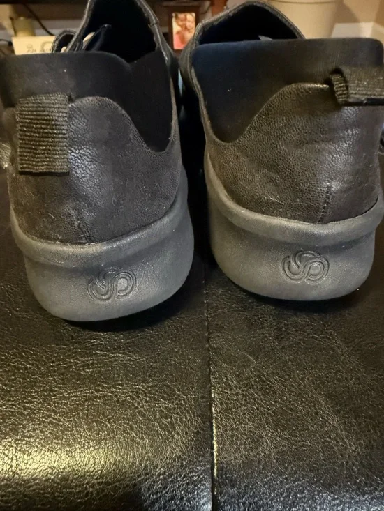 Cloudsteppers by Clarks Black Slip-On Flats - Picture 3 of 7